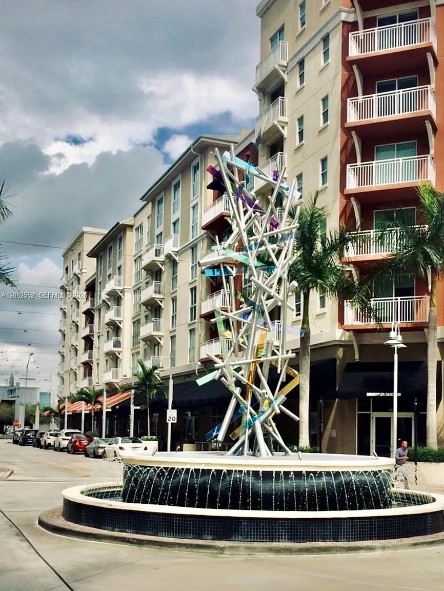 Downtown Dadeland Condo N — Photo 2