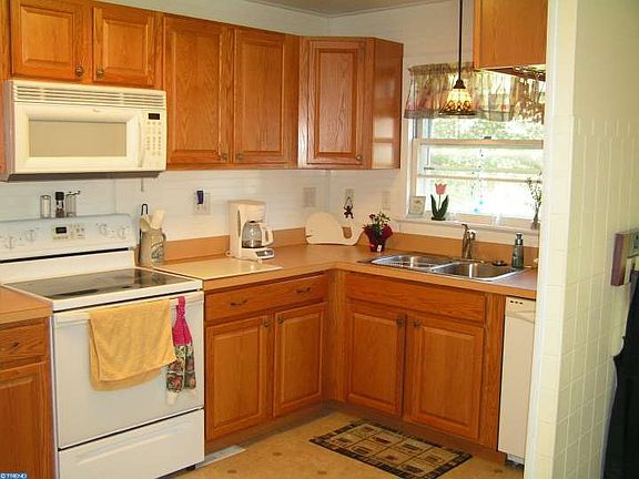 4th image of 2208 Inman Dr