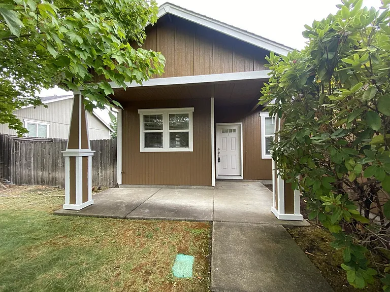 660 Callahan Dr — Photo 32