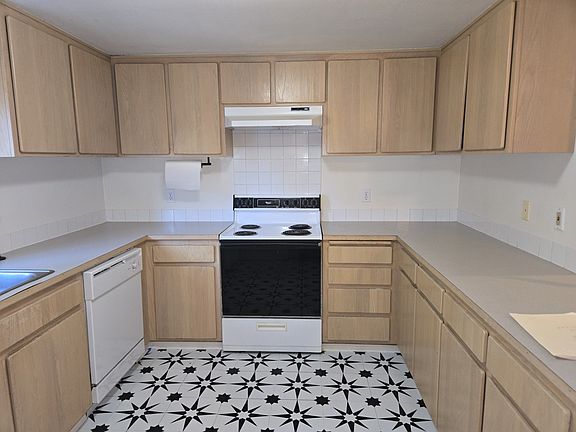 3rd image of 519 NE 73rd St #1