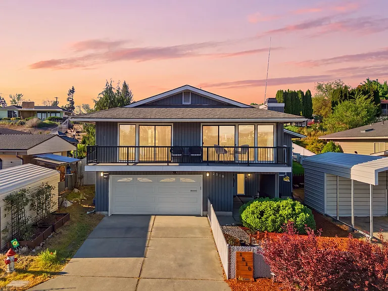 W Cora Ct — Photo 1