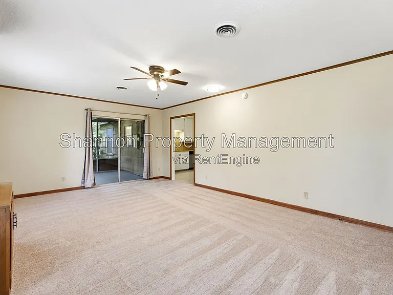8406 Highcrest Dr — Photo 18