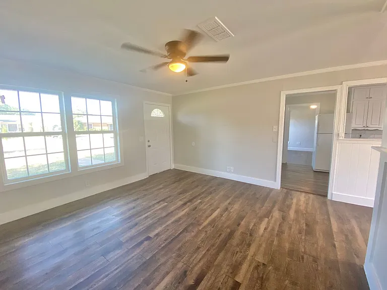4304 32nd St — Photo 3