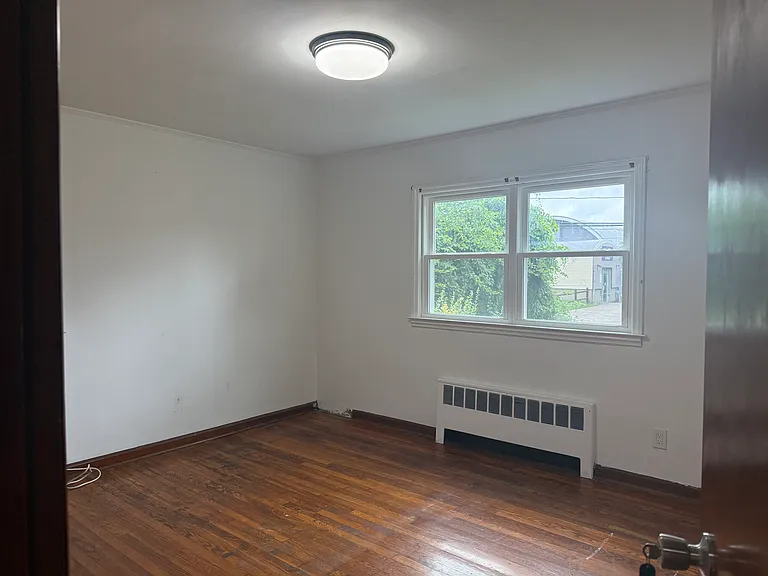 Cedar St — Photo 8