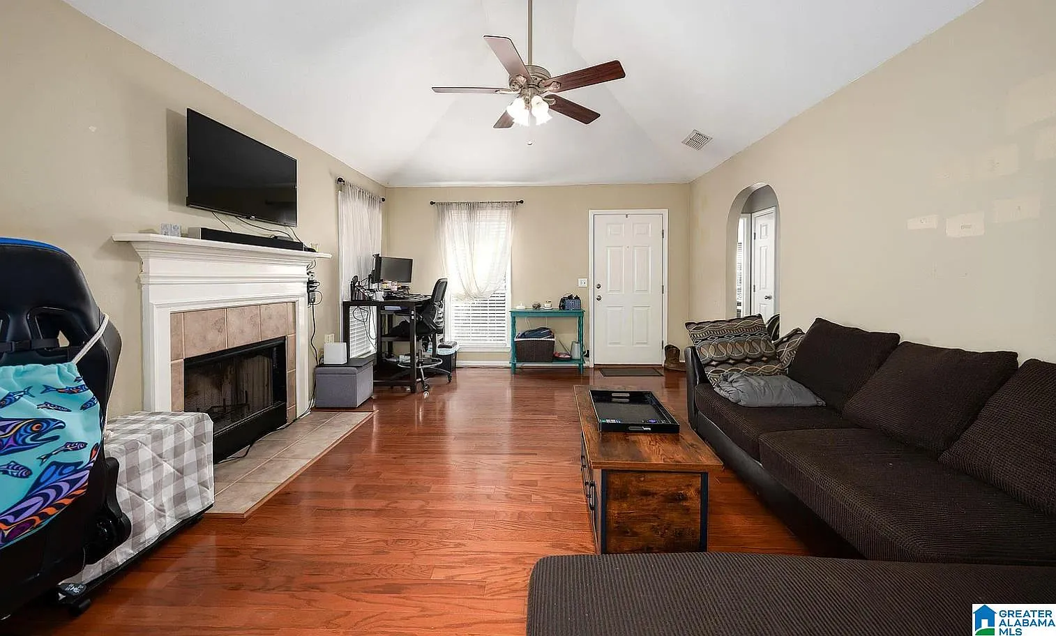 3 bed, 2.0 bath, 1148 sqft, $1,600 — Photo 4