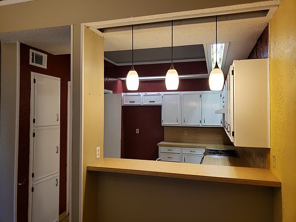 2nd image of 662 Prairie Dell St