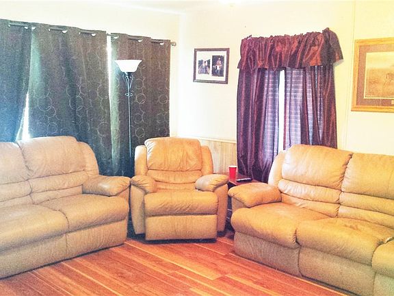 3rd image of 584 Avenue O SW