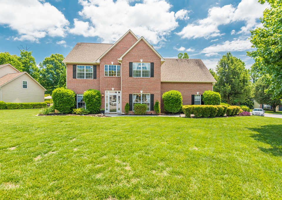 1st image of 742 Cambridge Crest Ln