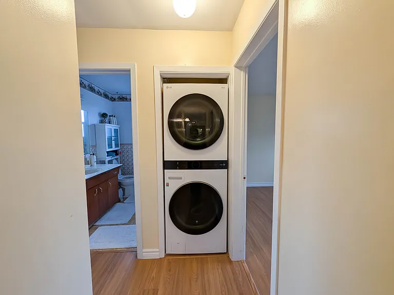 127 Westwood Cres #1 — Photo 12