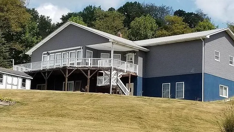 Front view. This listing is for the downstairs floor living unit.