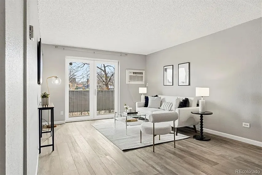 Lake Park Condos — Photo 3