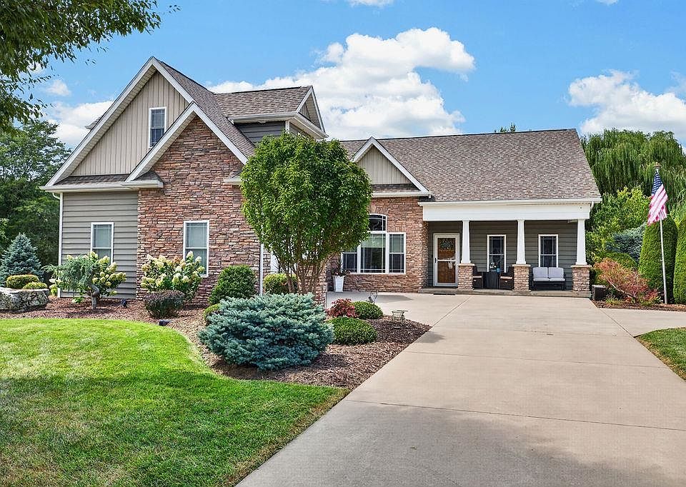 1st image of 19 Ashlar Ct