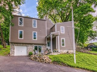 77 Fairview Ave, High Bridge, NJ 08829