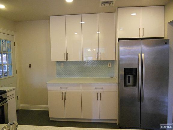 3rd image of 2-15 17th St