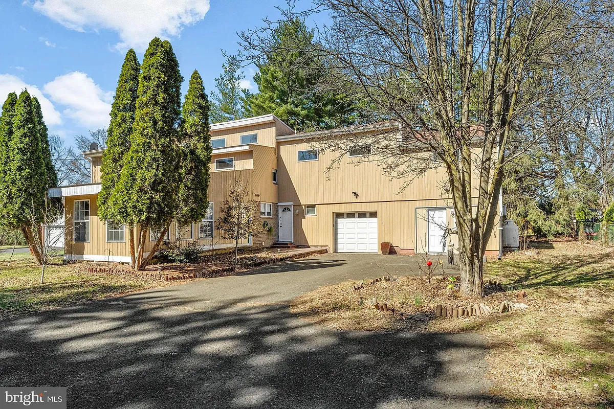 Building Photo - 216 Columbia Ave
