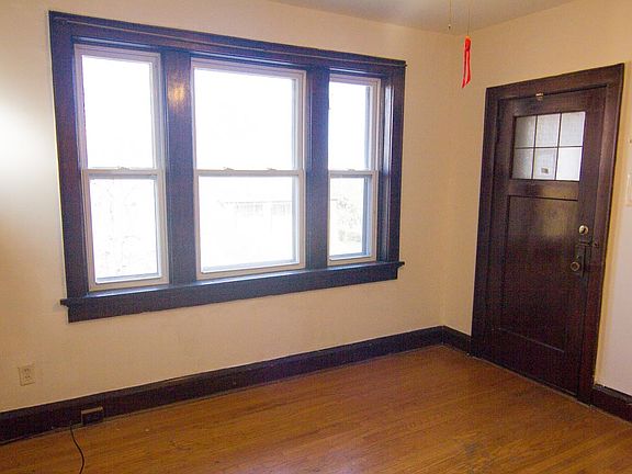 5th image of 4942 Winona Ave APT 2W