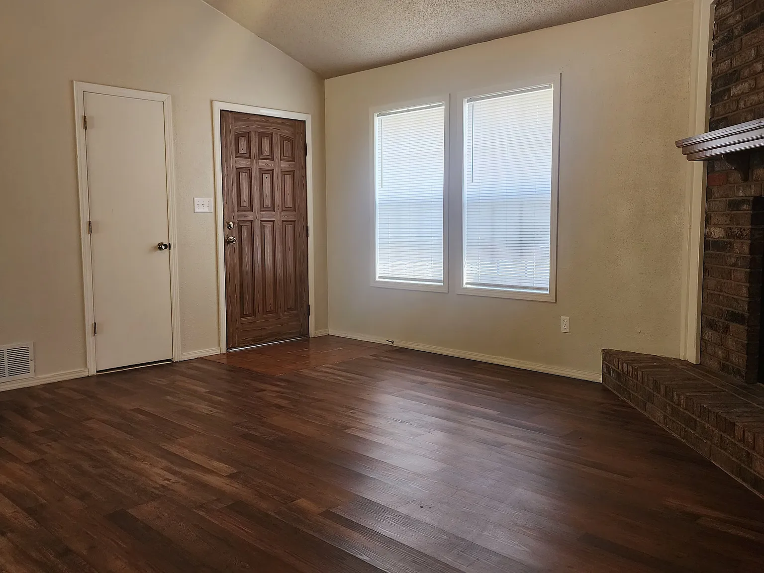 9514 Apple Hill Cir — Photo 4