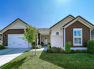 1679 N Piccadilly Ln, Clovis, CA 93619