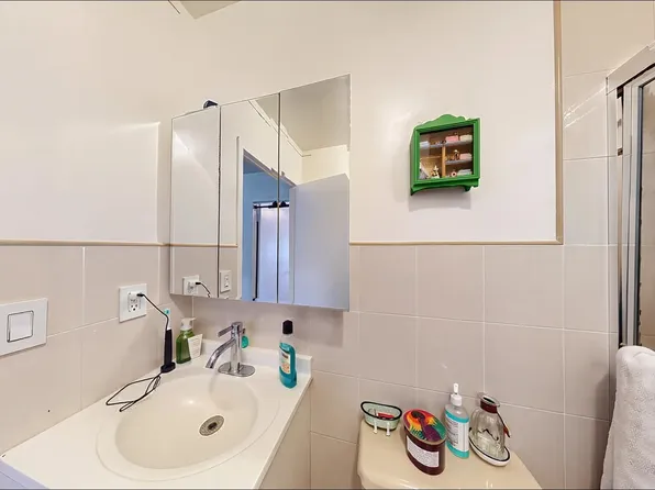 72-52 Metropolitan Avenue image 4 of 6