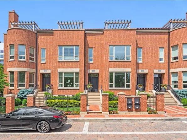 4924 Central St, Kansas City, MO 64112