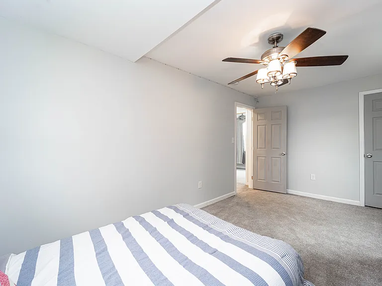 8033 Edgewater Ave — Photo 38