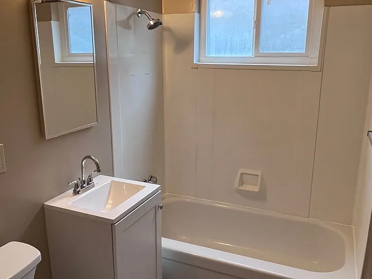 216 W Oak St #2 — Photo 10