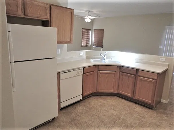 4 bed, 2.5 bath, 1894 sqft, $2,205 — Photo 4