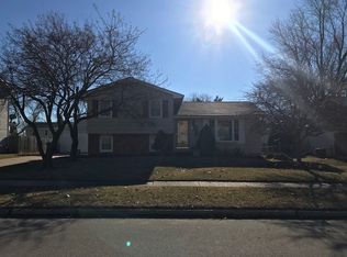 8812 Summit Dr, Clive, IA 50325