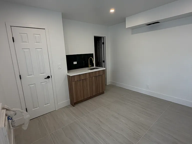 1301 NE 13th Ave #4 — Photo 3