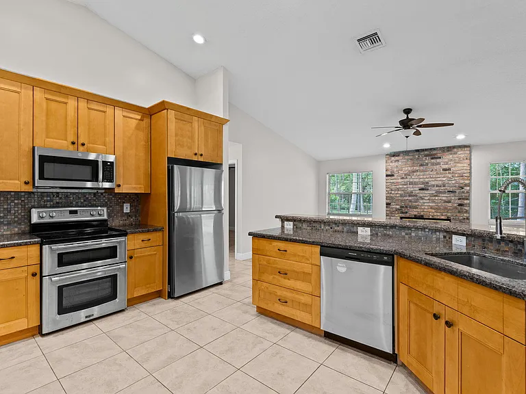 16628 Valencia Blvd — Photo 9