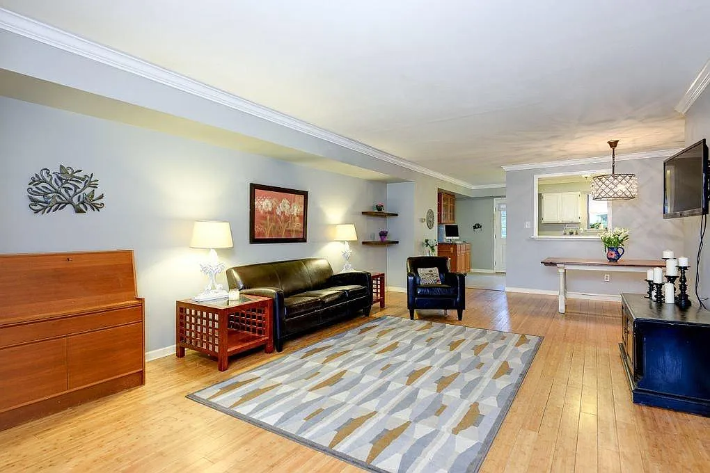 Living/Family Room - 98 Kelmar Ave