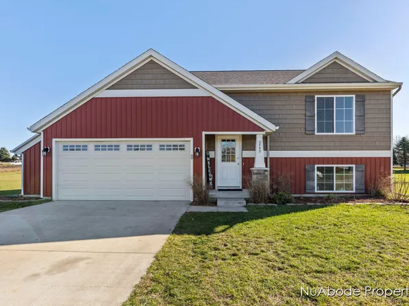 2752 Algen Dr, Middleville, MI 49333