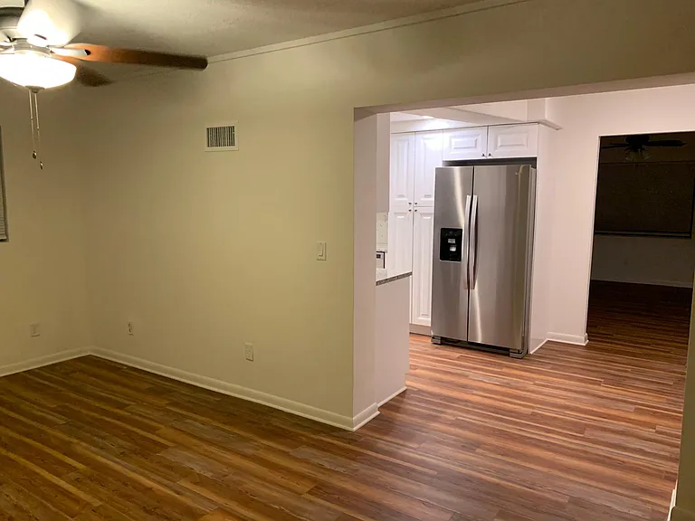 2115 W Kirby St — Photo 6