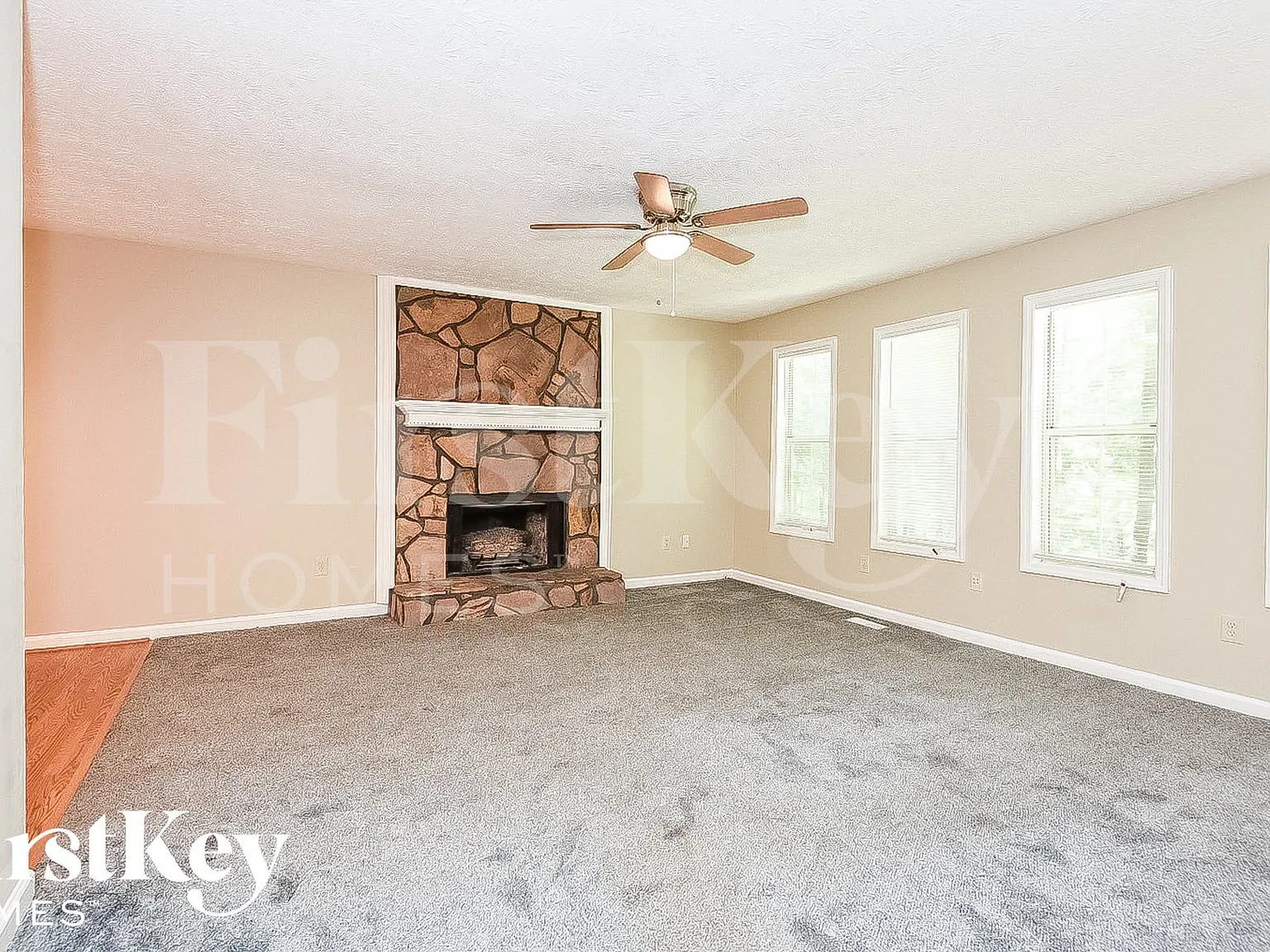 3 bed, 2.0 bath, 2450 sqft, $2,115 — Photo 4