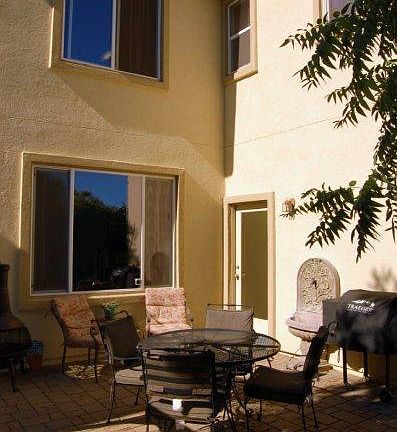 3rd image of 1090 Villaggio Cir