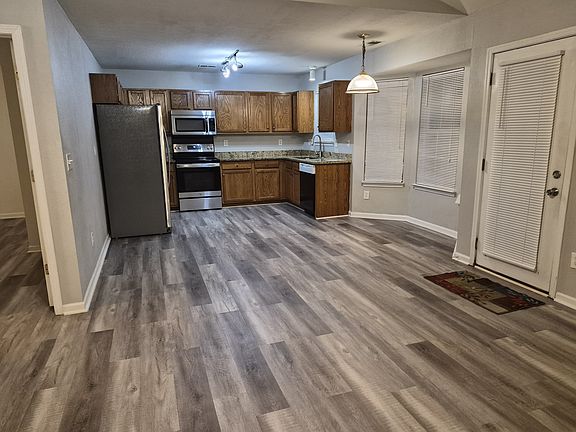 4th image of 7003 Coble Ave