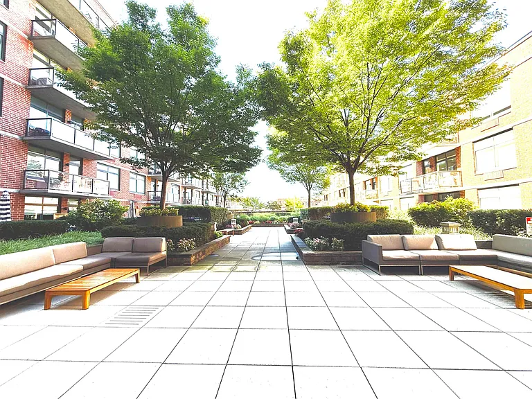 1400 Hudson St #510 — Photo 11