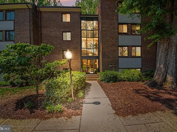 1417 Northgate Sq Unit 1A, Reston, VA 20190