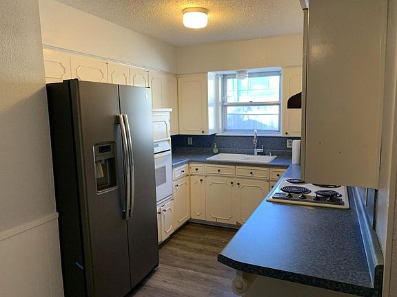 3rd image of 1703 Windsor Dr