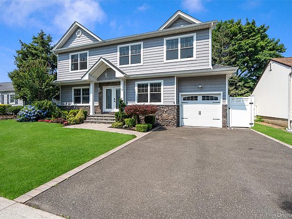 3rd image of 17 Woodwaye Road