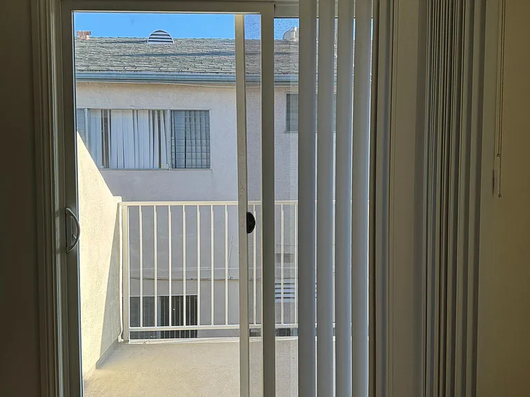 3722 Mentone Ave #8 — Photo 15