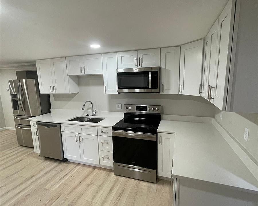 1st image of 3210 W Longfellow Place