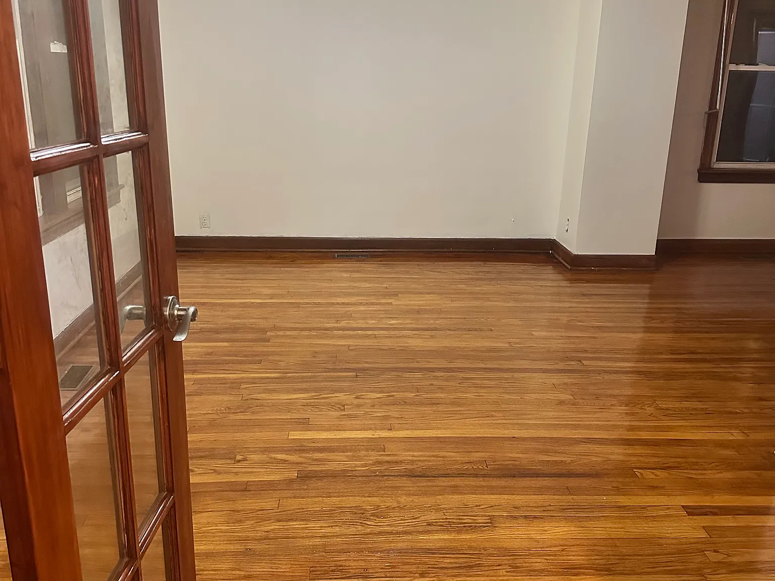 3 bed, 915 sqft, $2,600 — Photo 3