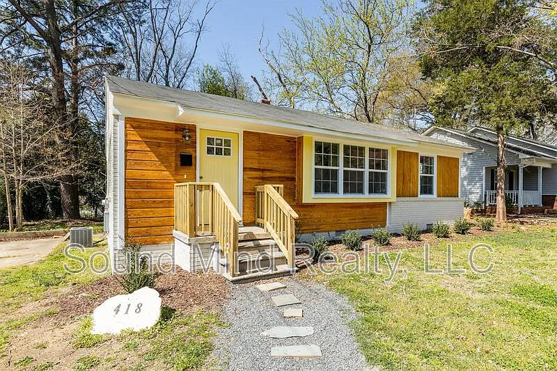 3 bed, 1.0 bath, 984 sqft, $1,725 — Photo 4