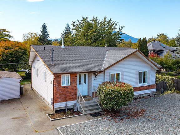 3rd image of 9384 Chemainus Rd