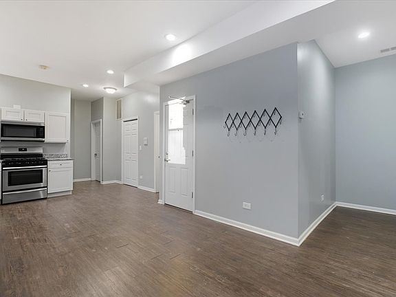 3rd image of 1654 W Cortland St #5S