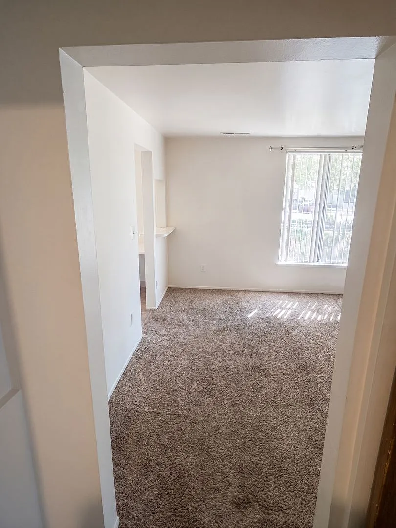 1133 Clarkson St #4 | 2 Weeks Free - Charming Capitol Hill 1br In Historic Home! — Photo 3