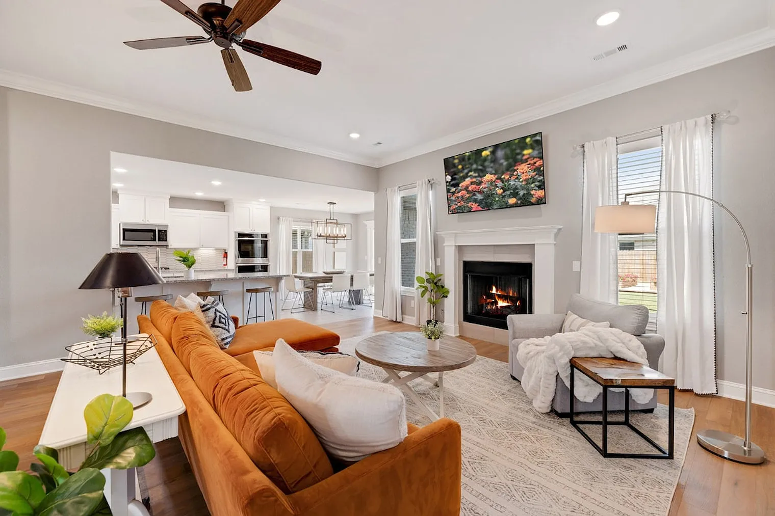 3 bed, 2.0 bath, 1593 sqft, $4,000 — Photo 1