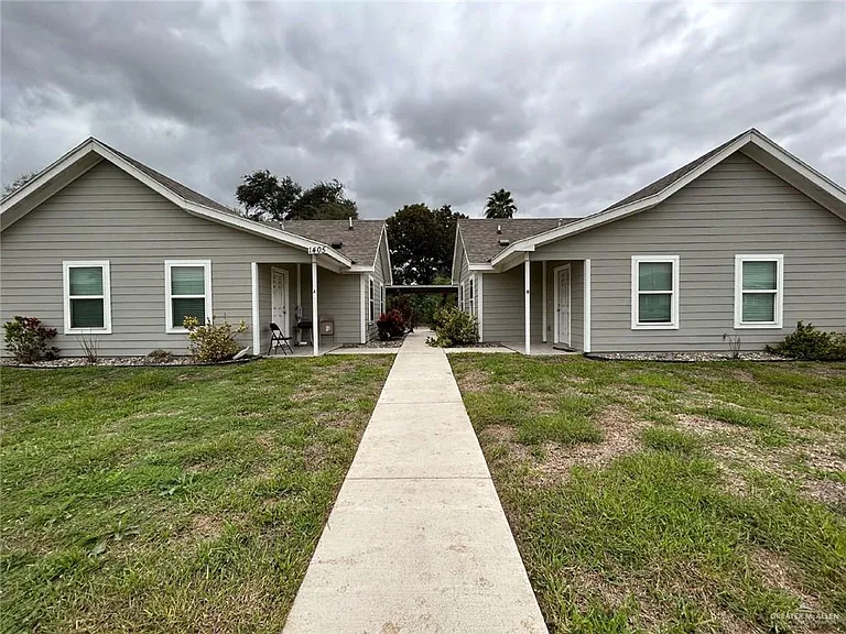 1410 Quitaca Dr #D — Photo 1