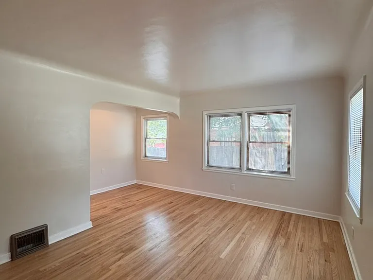 1290 Gordon Ave — Photo 2